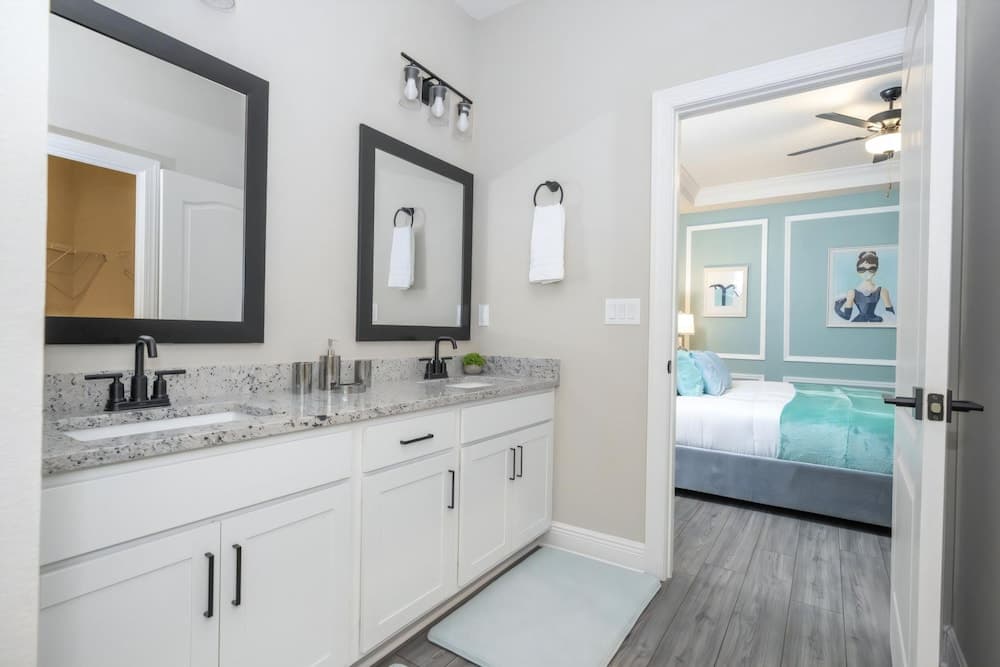 Playful Palms - Image 25