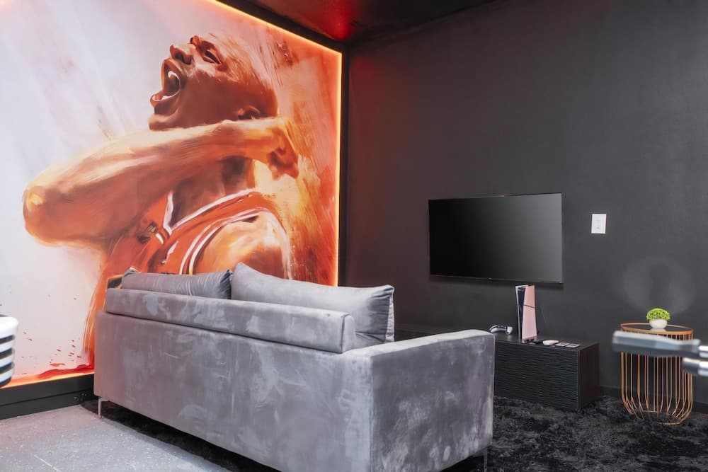 Playful Palms - Image 30