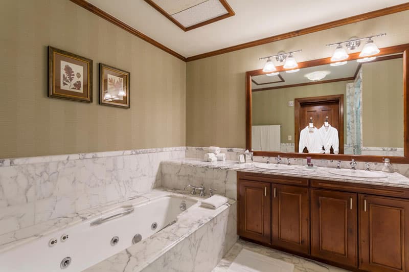 Snowcap Suite at The Ritz-Carlton Club - Image 12