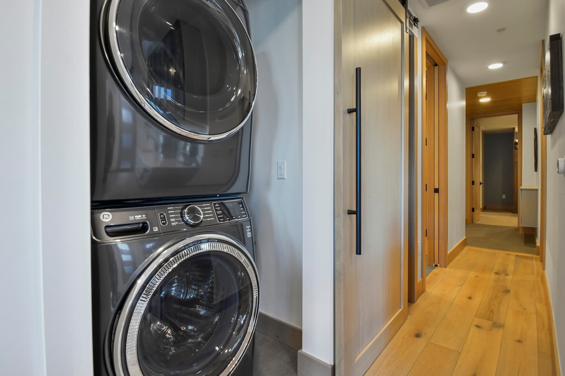 Kings Crown 201C - Image 15