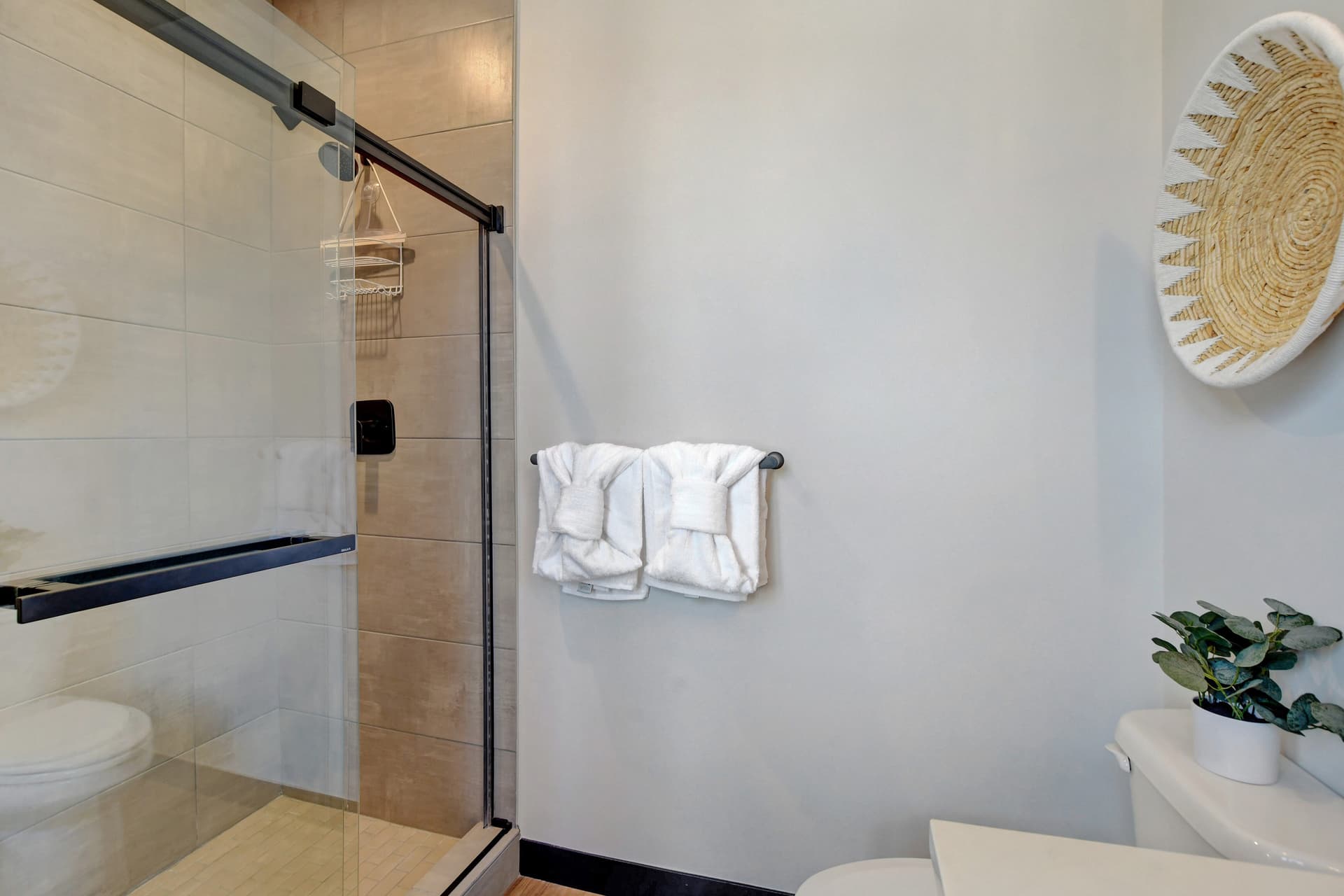 Row Luxury Loft #49 - Image 17