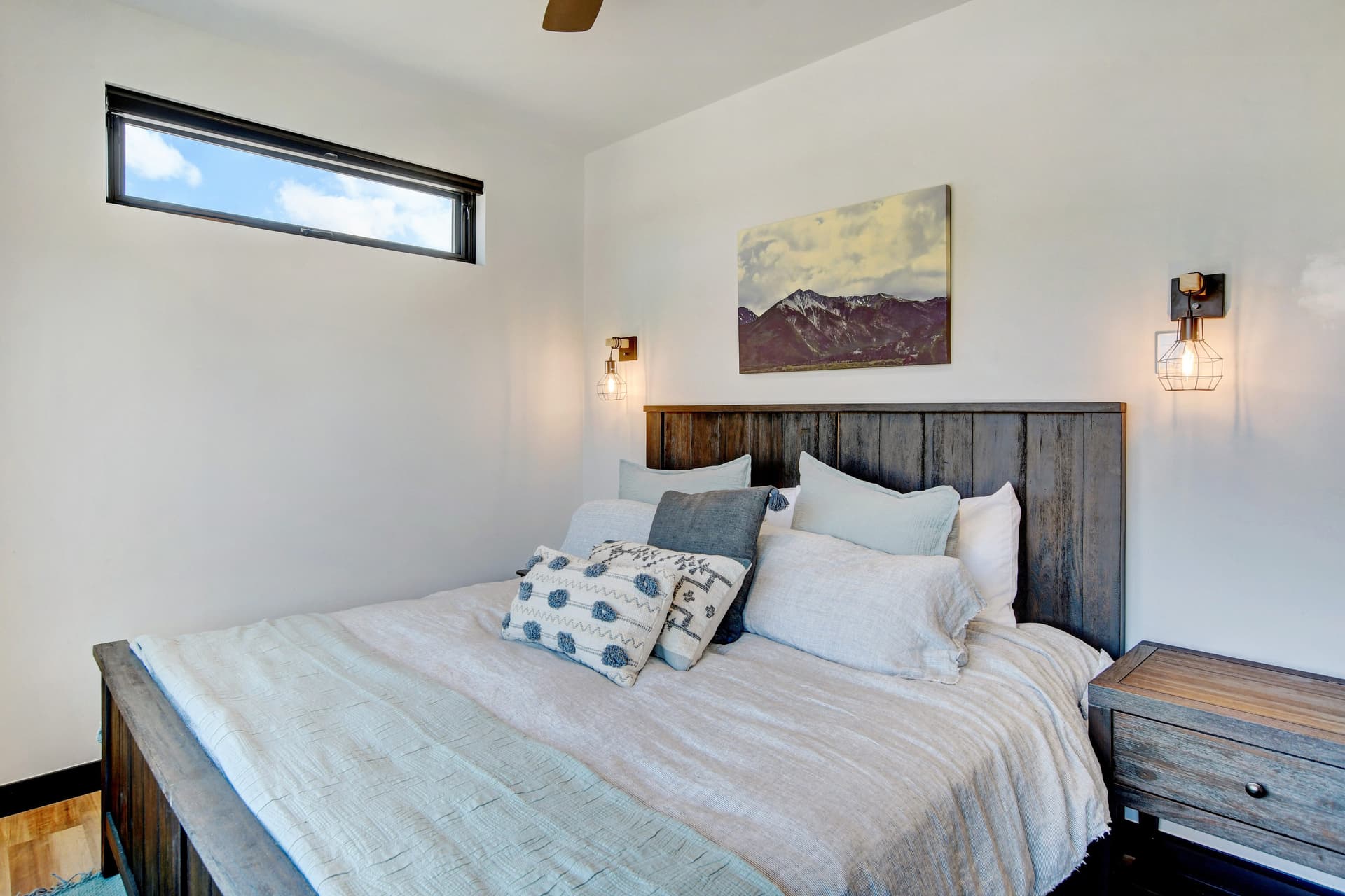 Row Luxury Loft #49 - Image 19