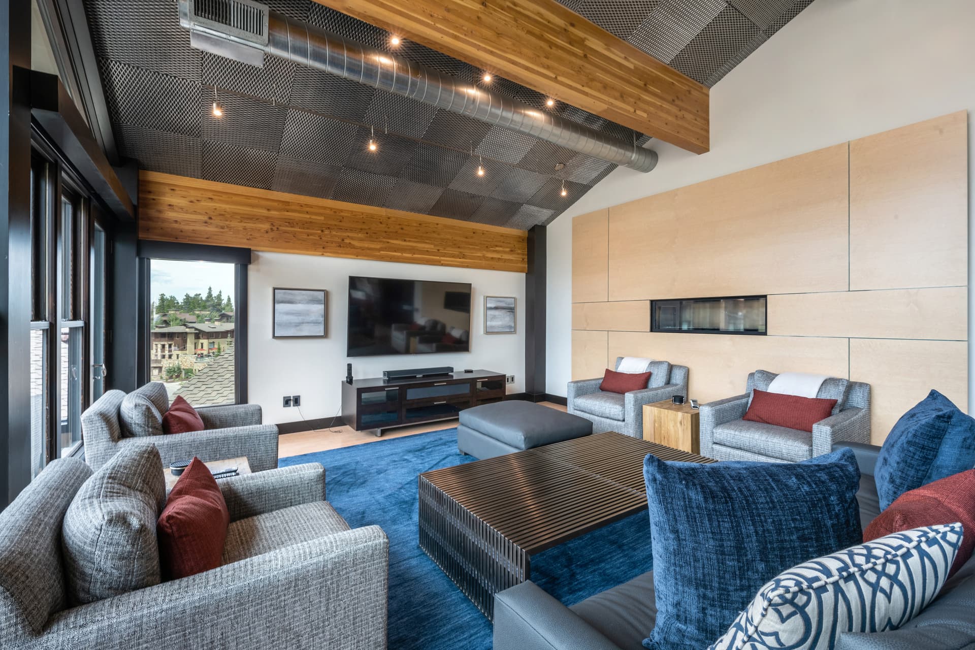 Royal Plaza Penthouse - Image 6