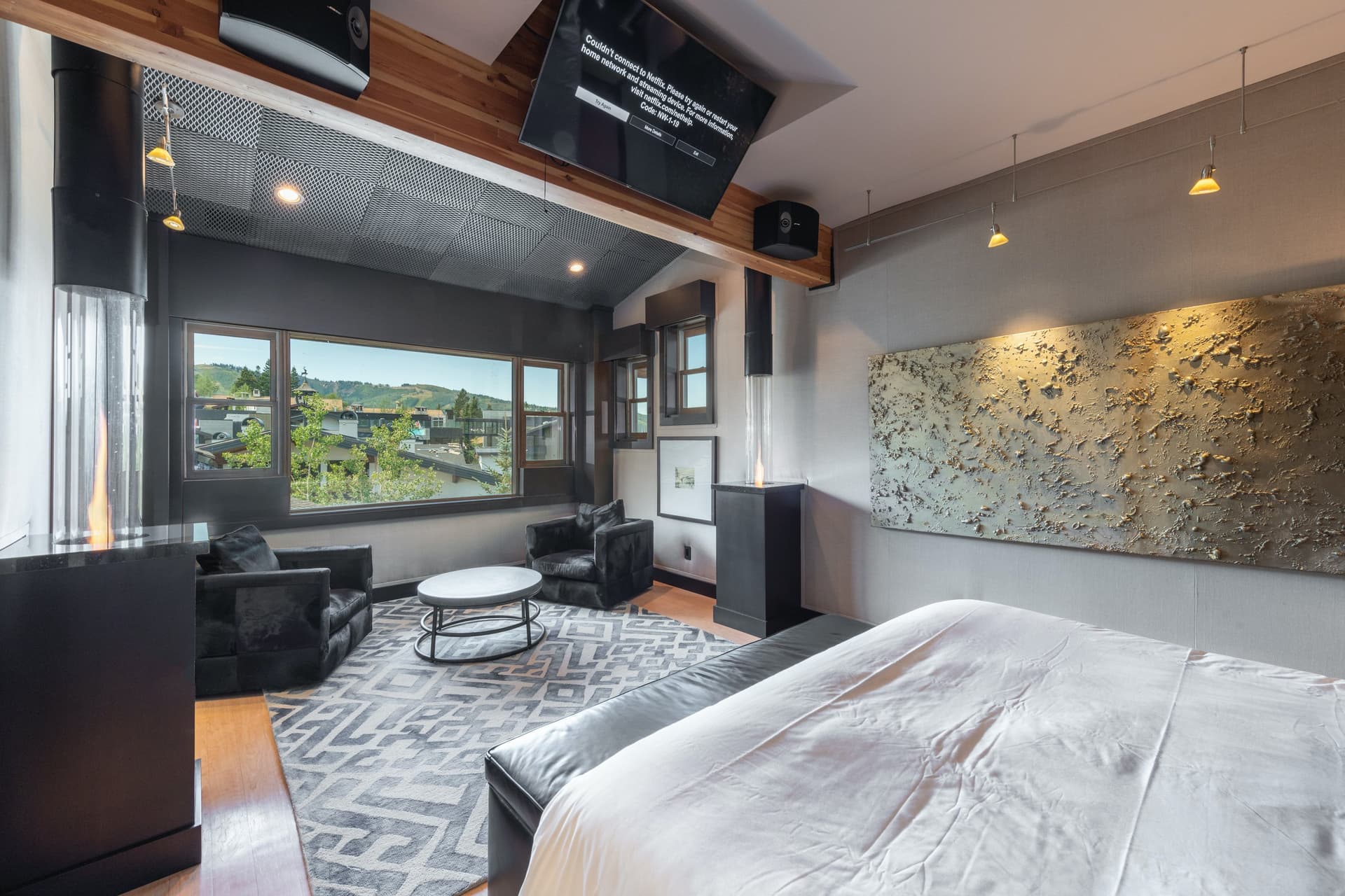 Royal Plaza Penthouse - Image 17