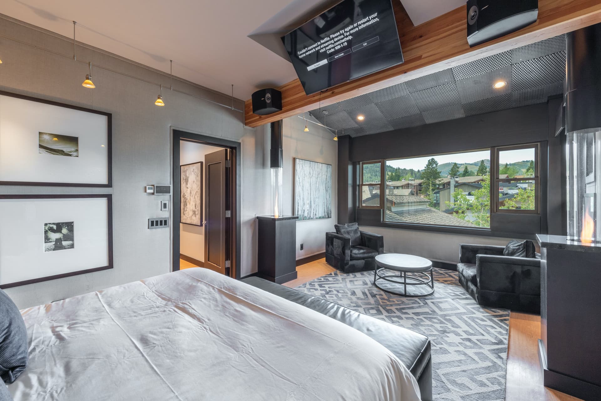 Royal Plaza Penthouse - Image 4