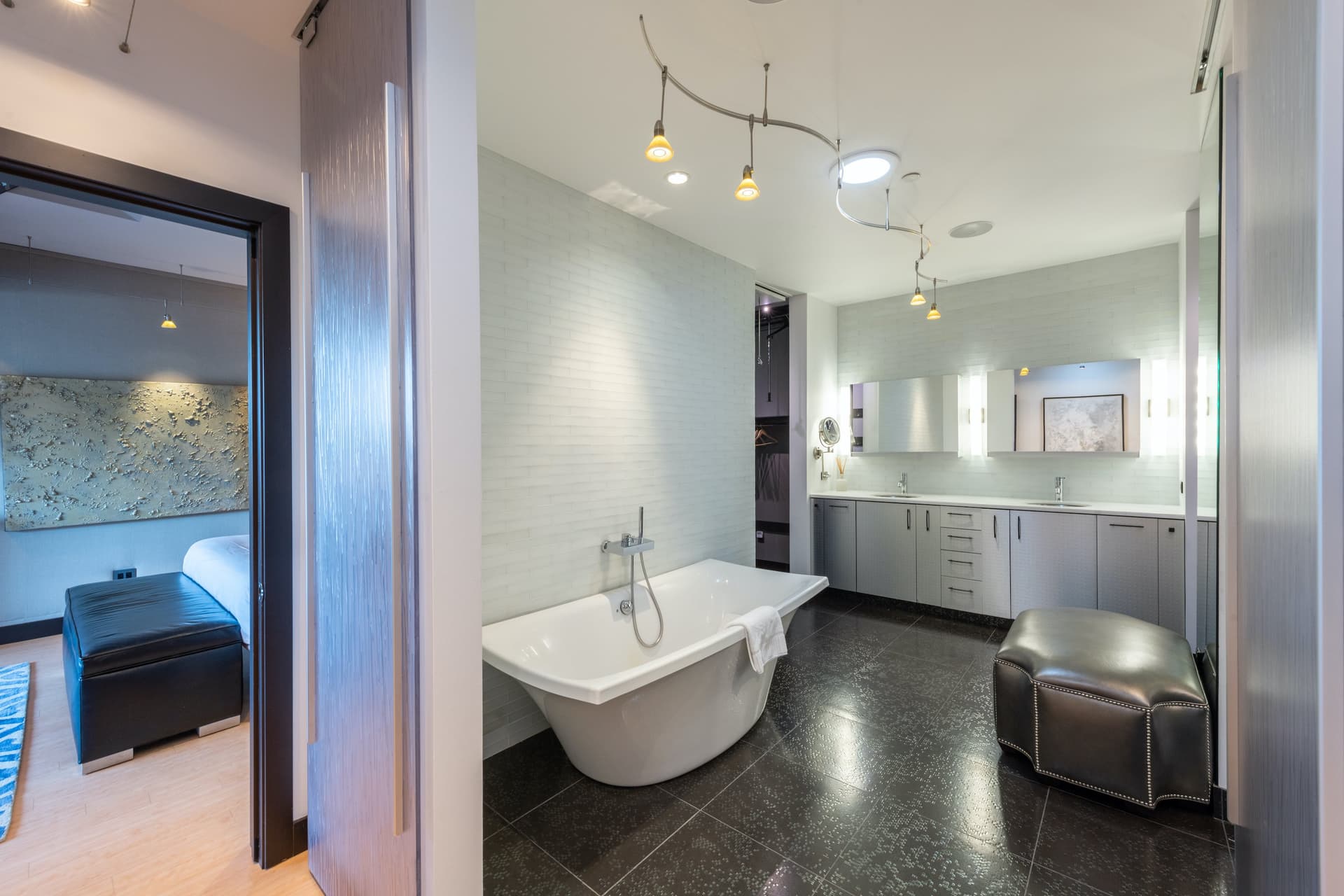 Royal Plaza Penthouse - Image 18