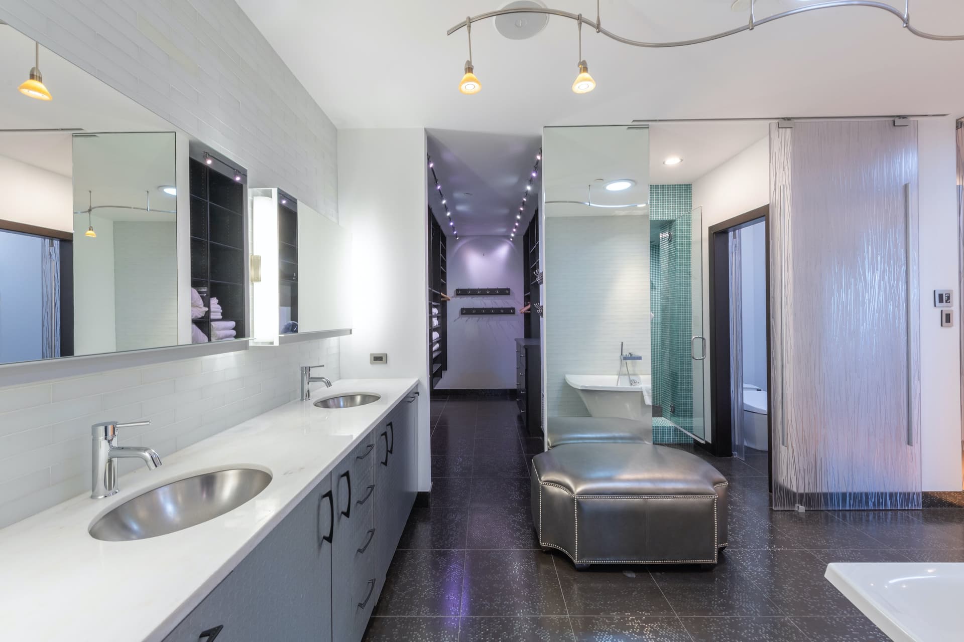 Royal Plaza Penthouse - Image 19