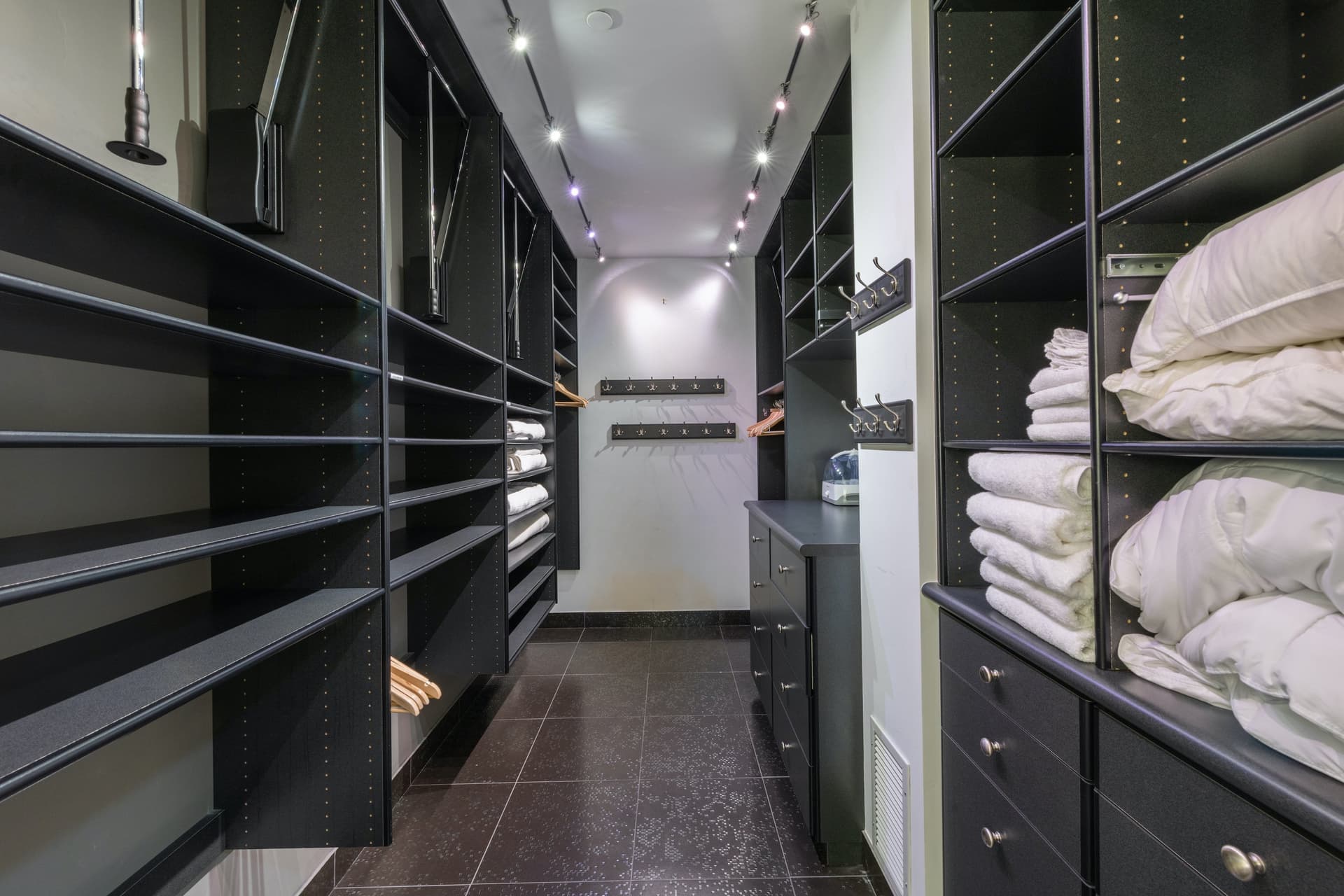 Royal Plaza Penthouse - Image 20