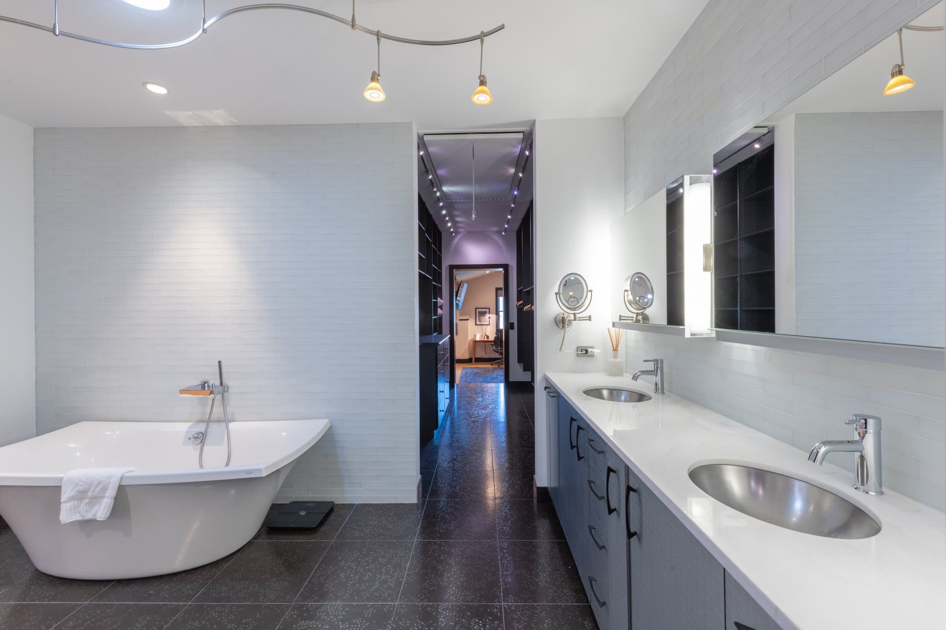 Royal Plaza Penthouse - Image 21