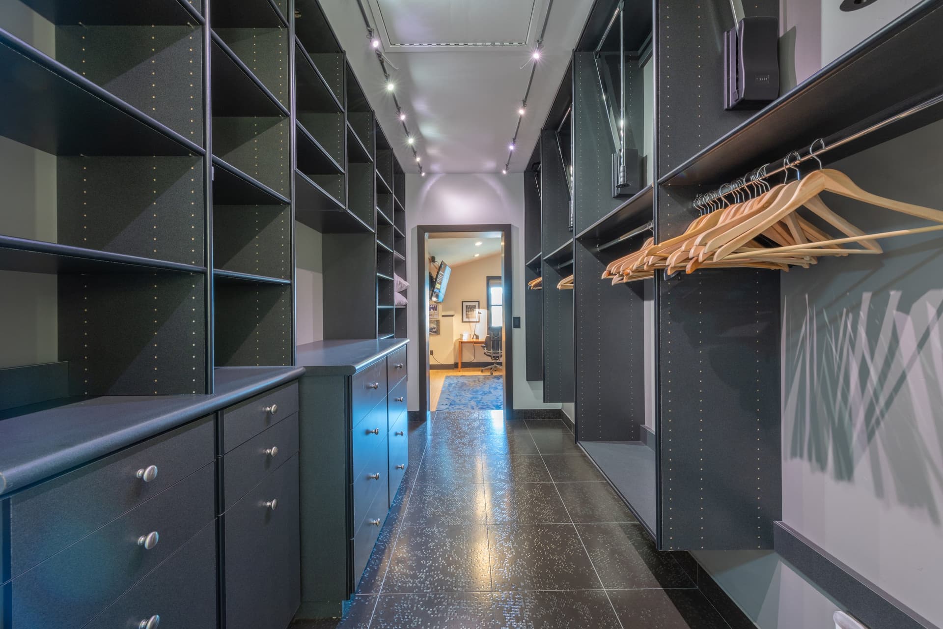 Royal Plaza Penthouse - Image 24