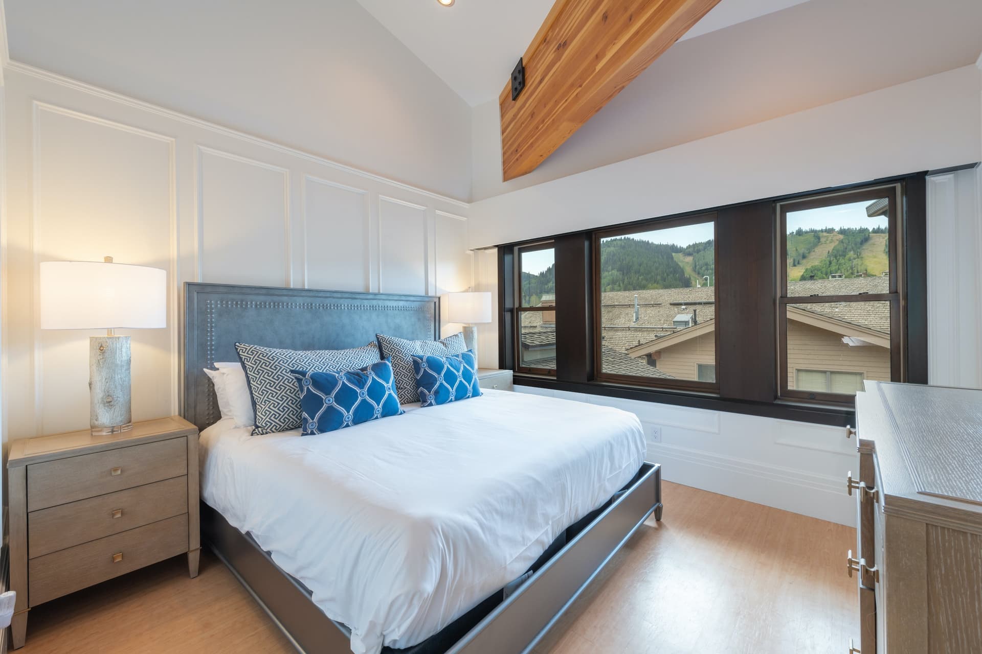 Royal Plaza Penthouse - Image 25