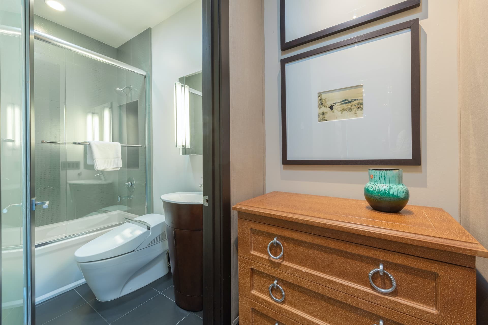 Royal Plaza Penthouse - Image 29