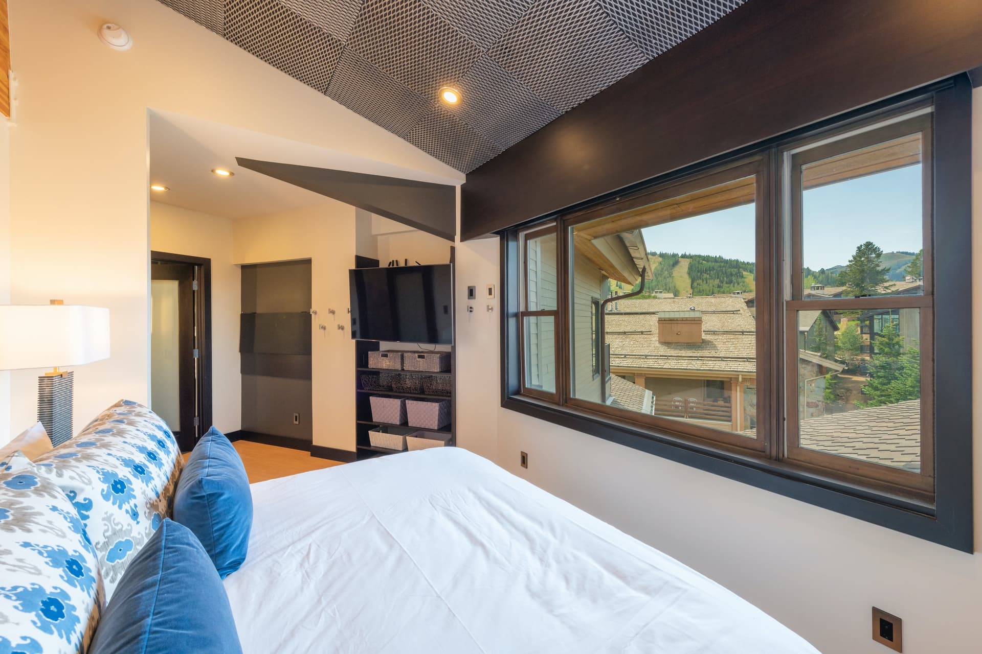 Royal Plaza Penthouse - Image 31