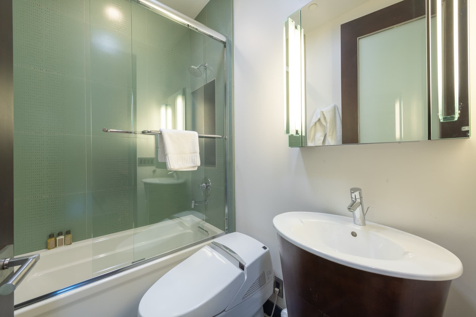 Royal Plaza Penthouse - Image 33