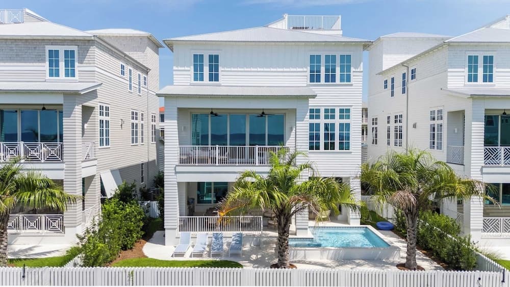 Palm Beach Retreat - Image 1