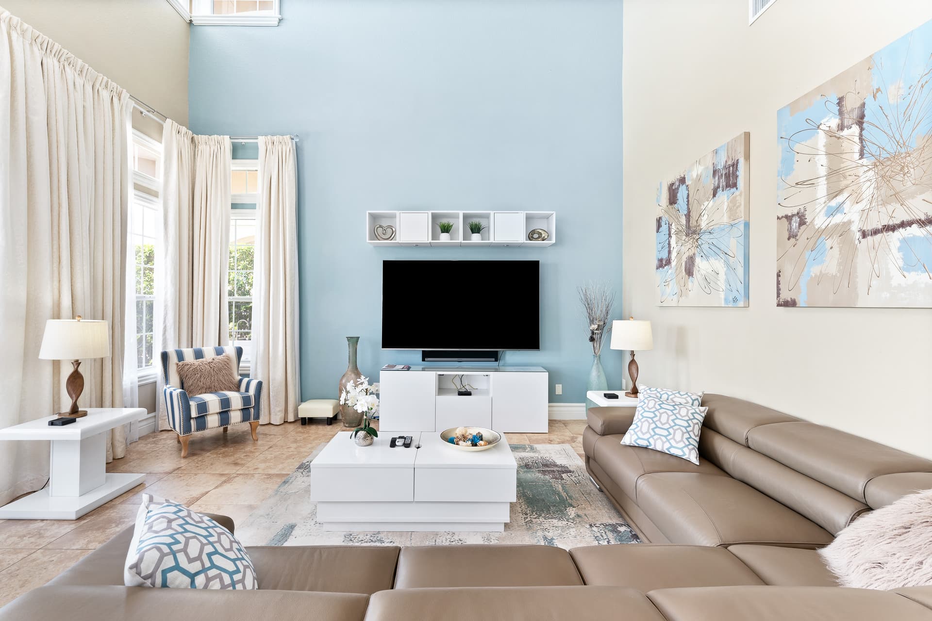 Cornered Legends' Luxe - Image 2