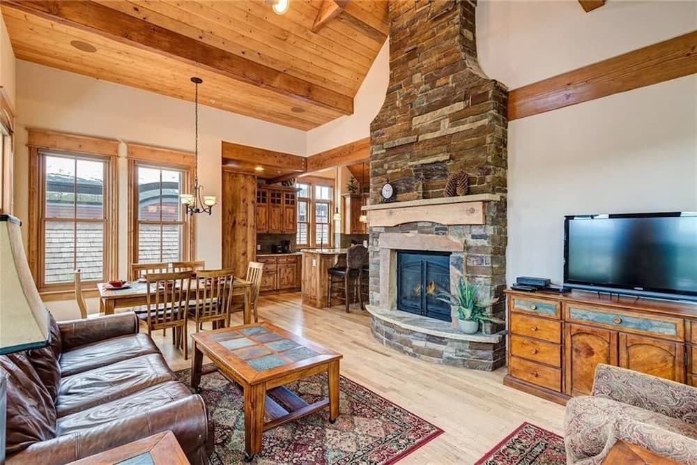 Luxe Alpine Loft - Image 4