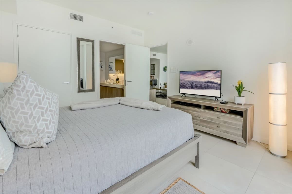 Tamarac Residence - Image 11