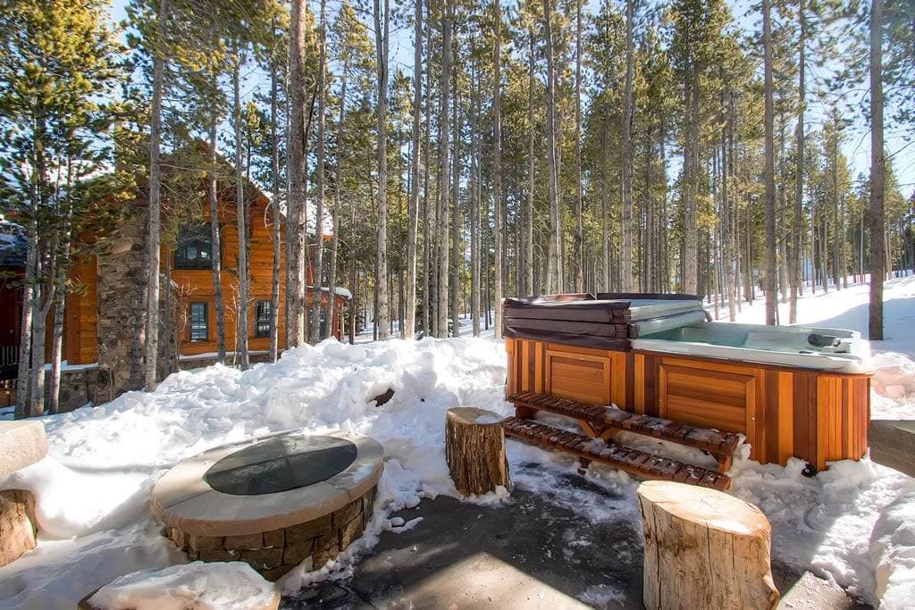 Slopeside Manor - Image 2
