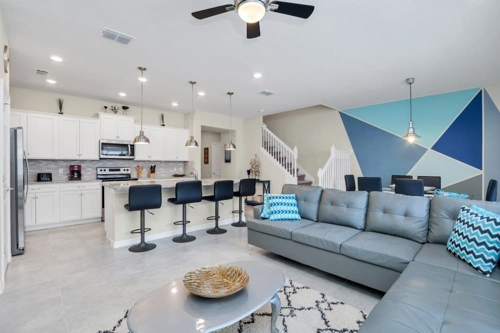 Palmway Four - Image 1