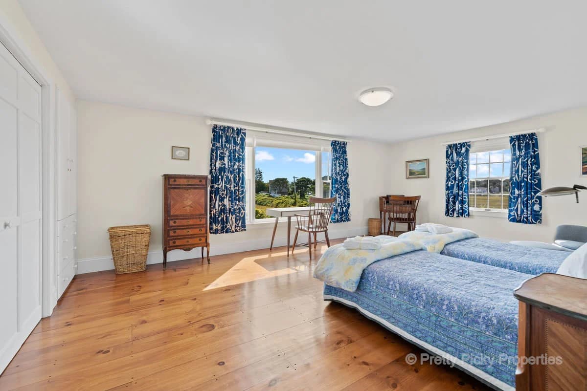 Serenity by the Sea - Image 18