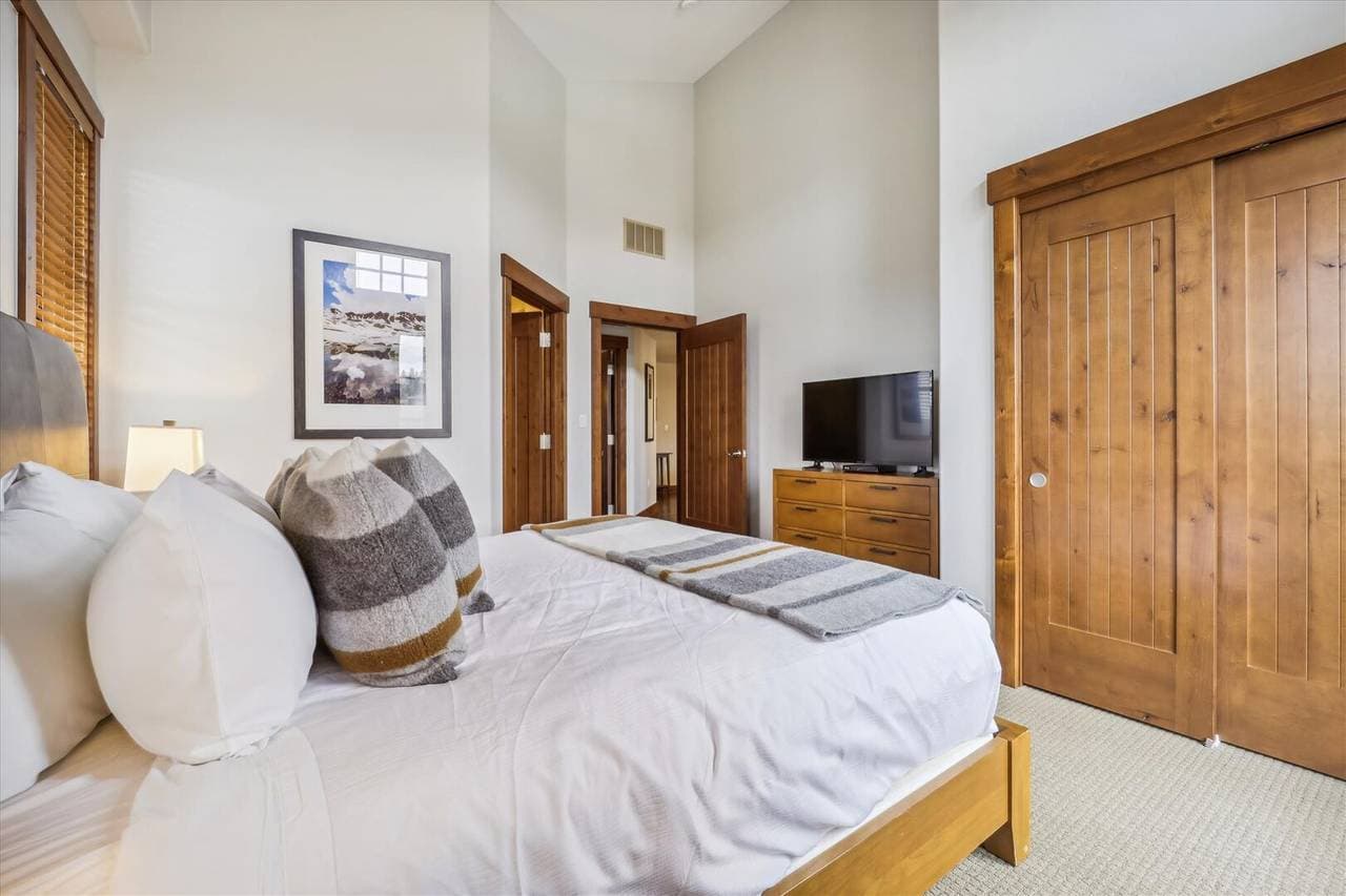 One Ski Hill Place #8424 - Image 19