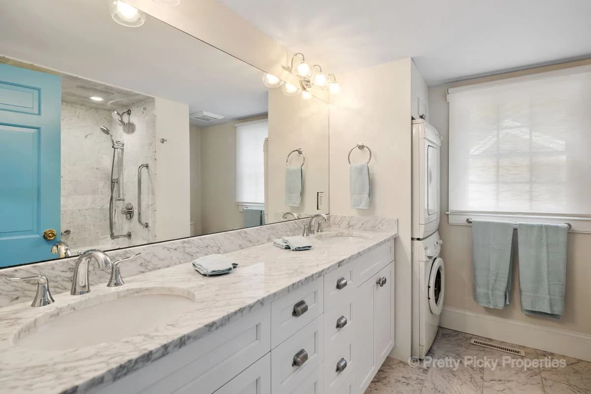 Serenity by the Sea - Image 19