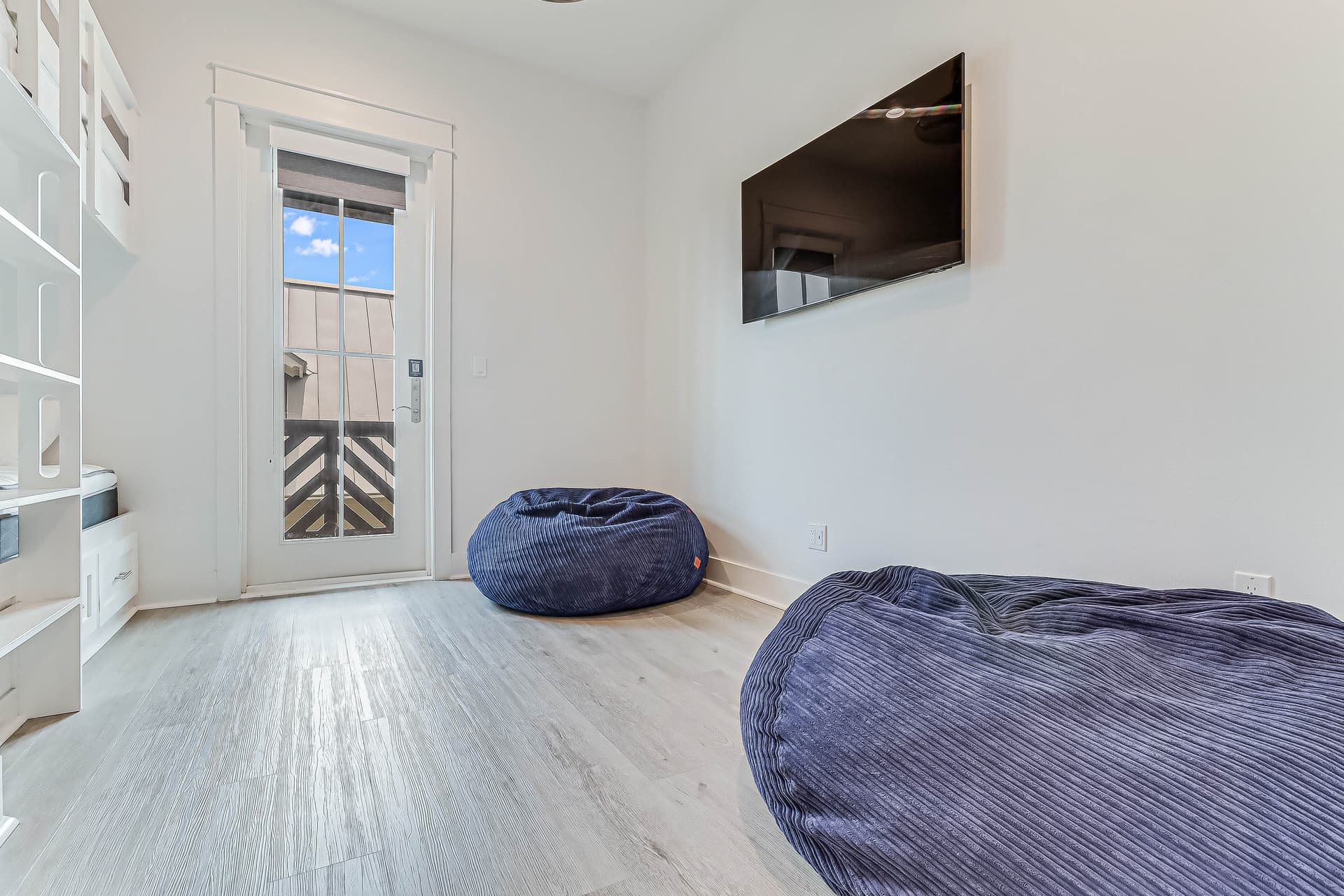 Sunset on the Ninth - Image 11