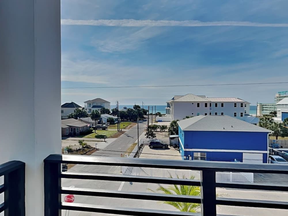 Sandee Feet Retreat - Image 32