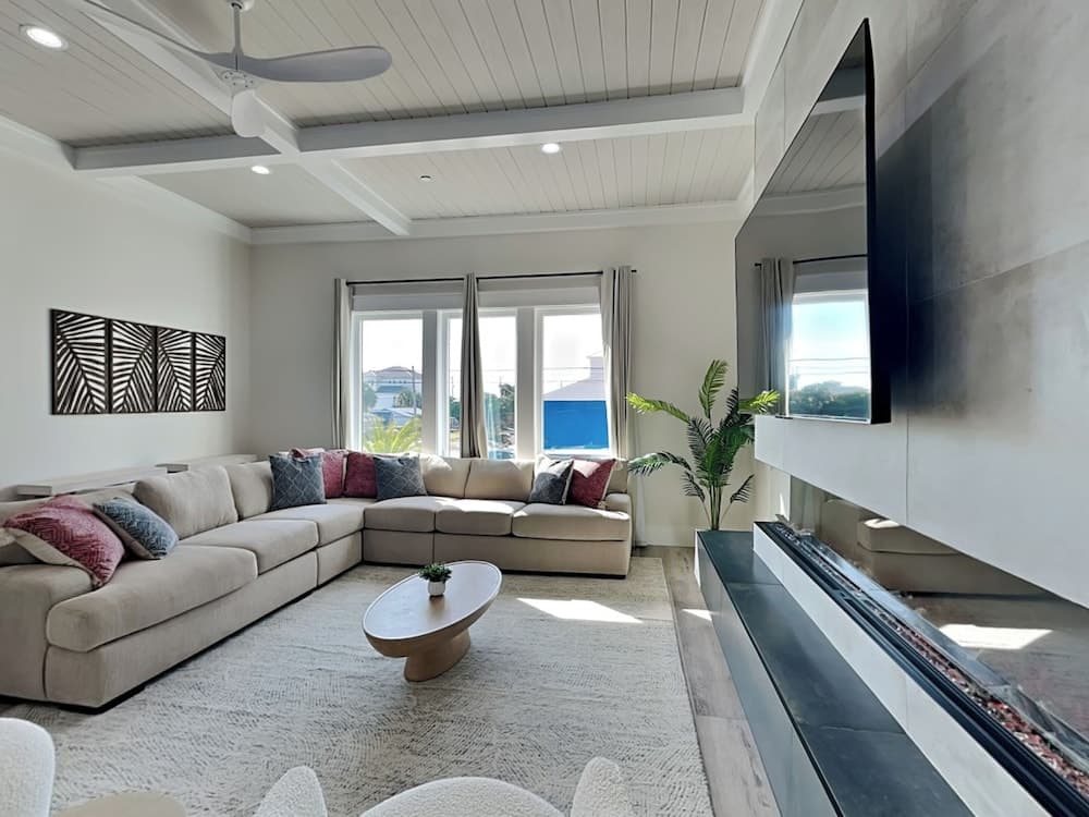 Sandee Feet Retreat - Image 4