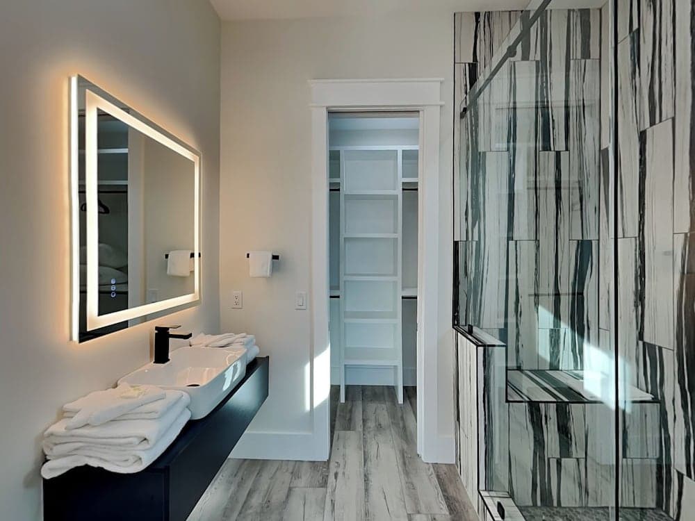 Sandee Feet Retreat - Image 16