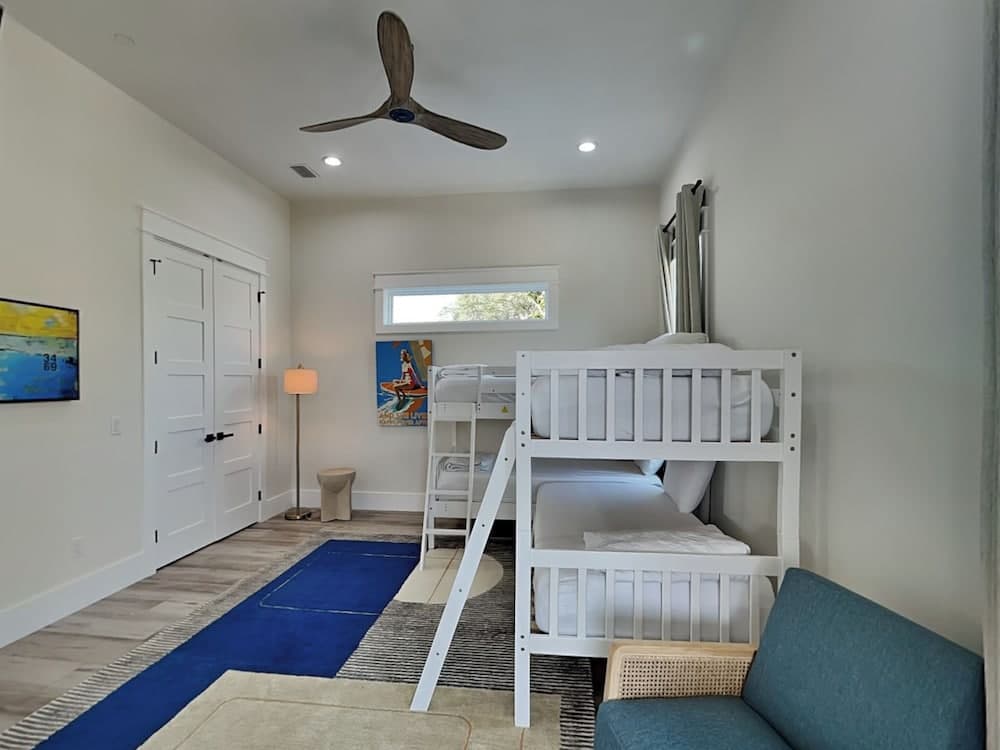 Sandee Feet Retreat - Image 30