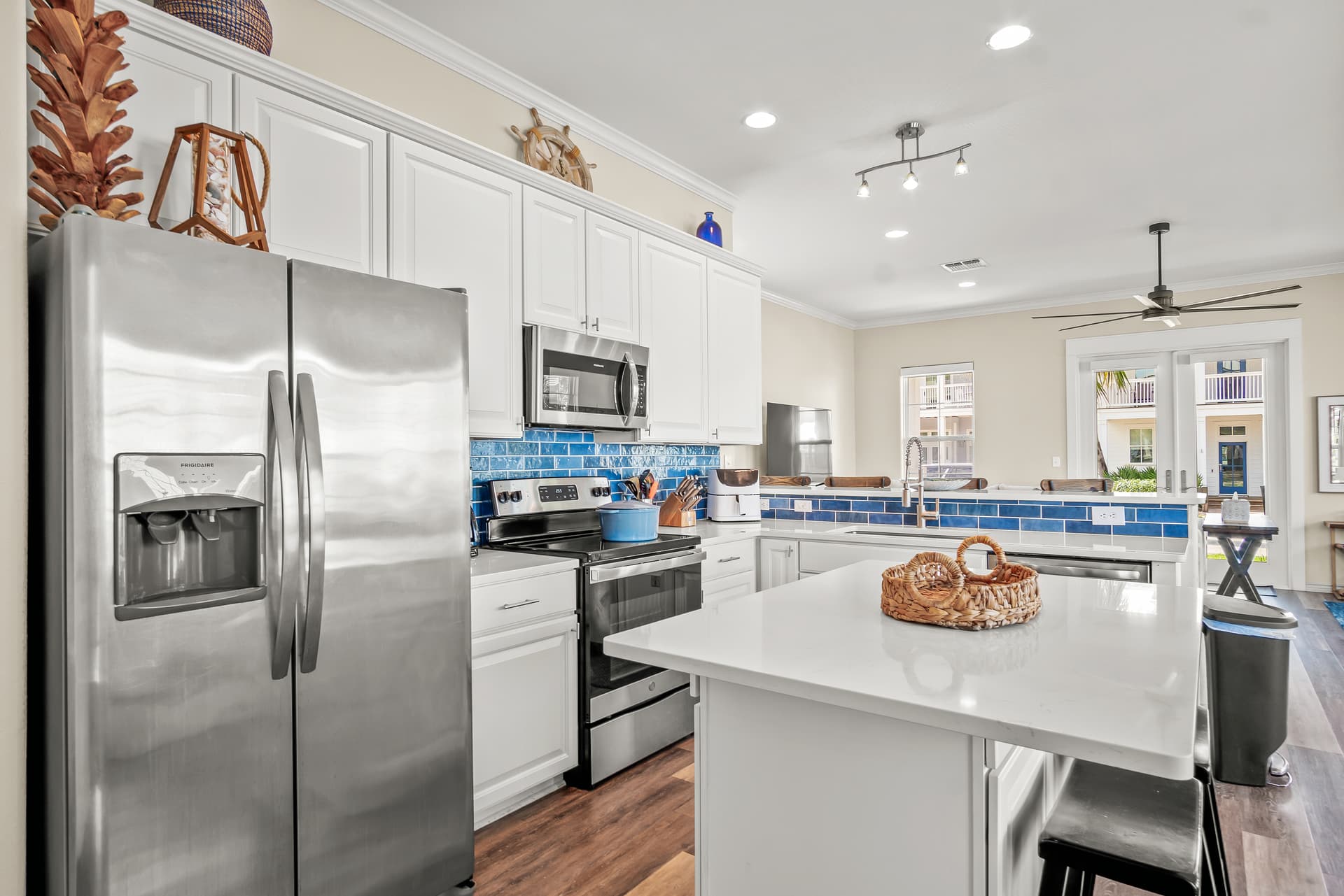 Sandy Banks - Image 8