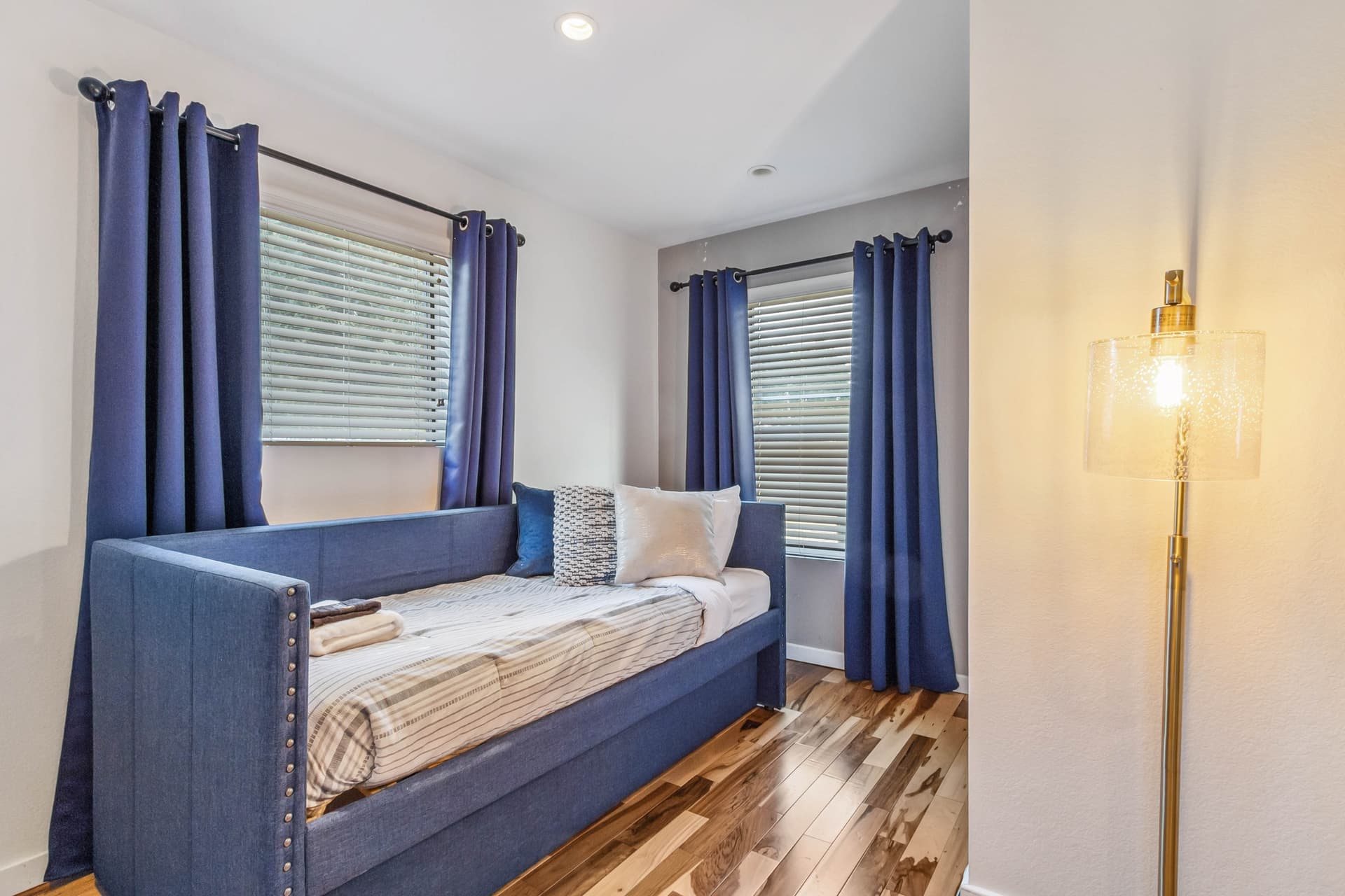 Blue Sapphire - Image 19