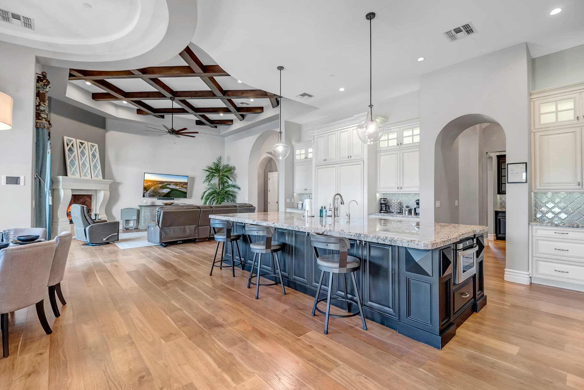 Scottsdale Cholla Mansion - Image 10