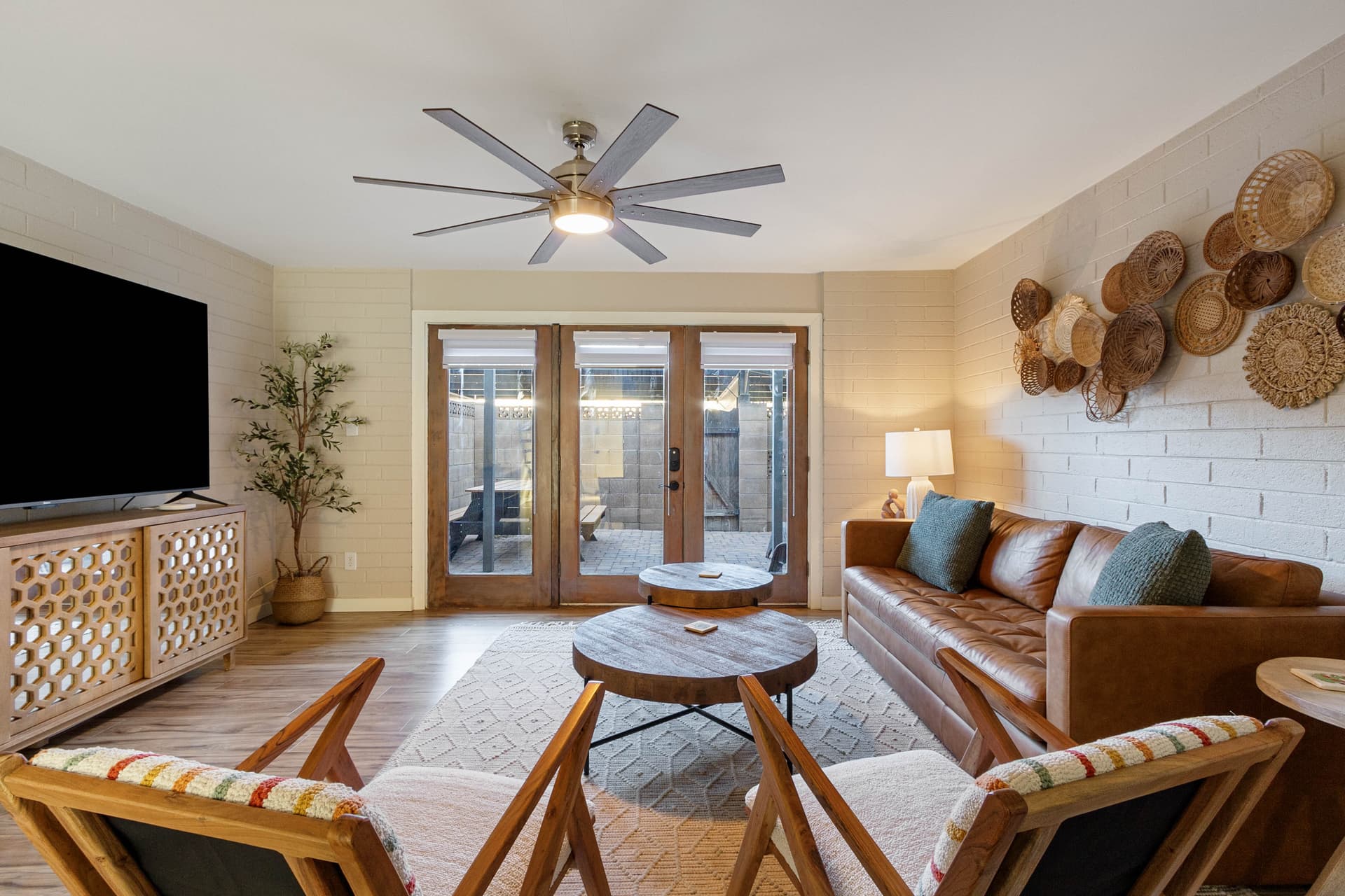 Old Town Charm - Image 7