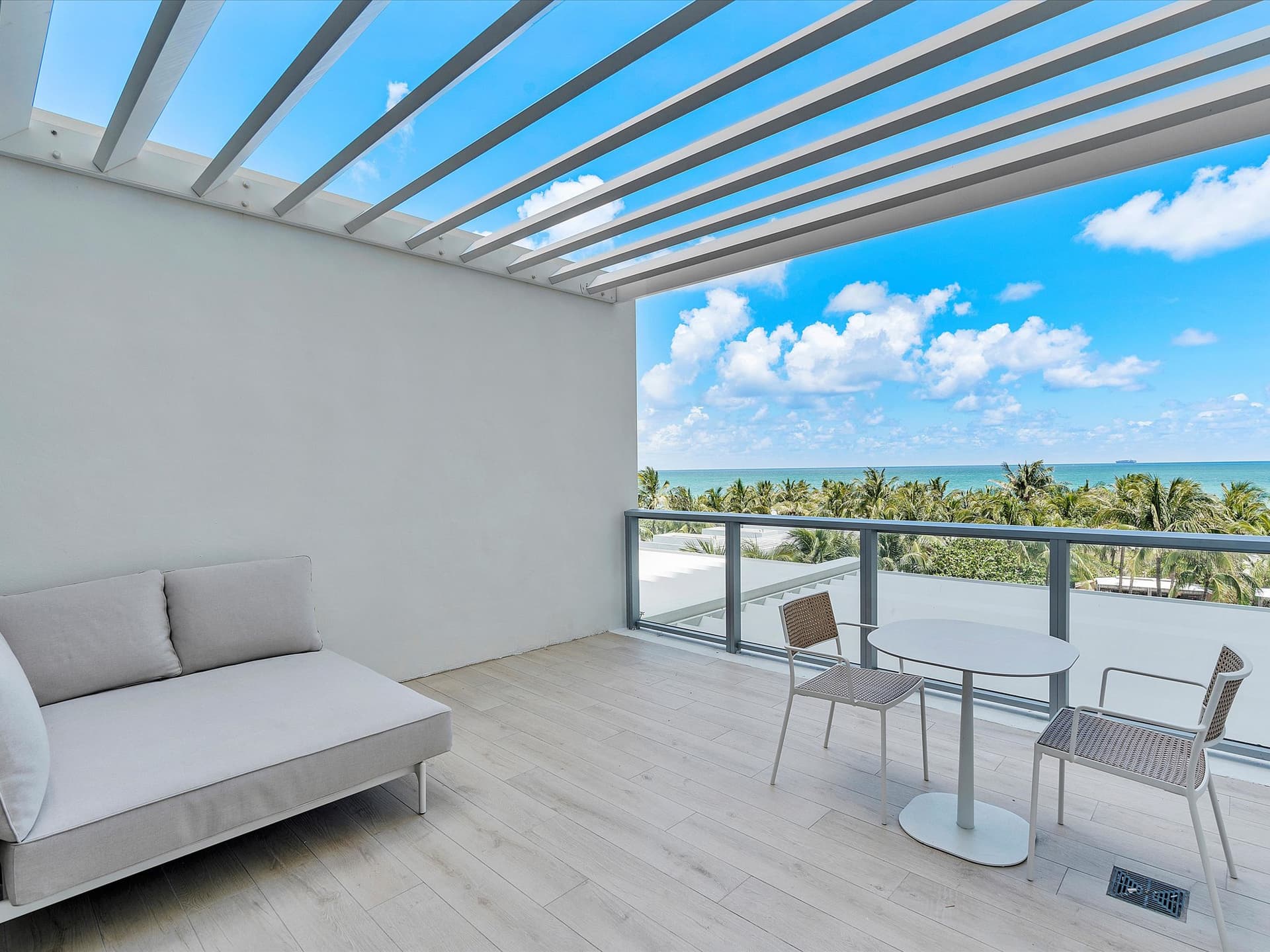 Seabreeze Retreat - Image 2