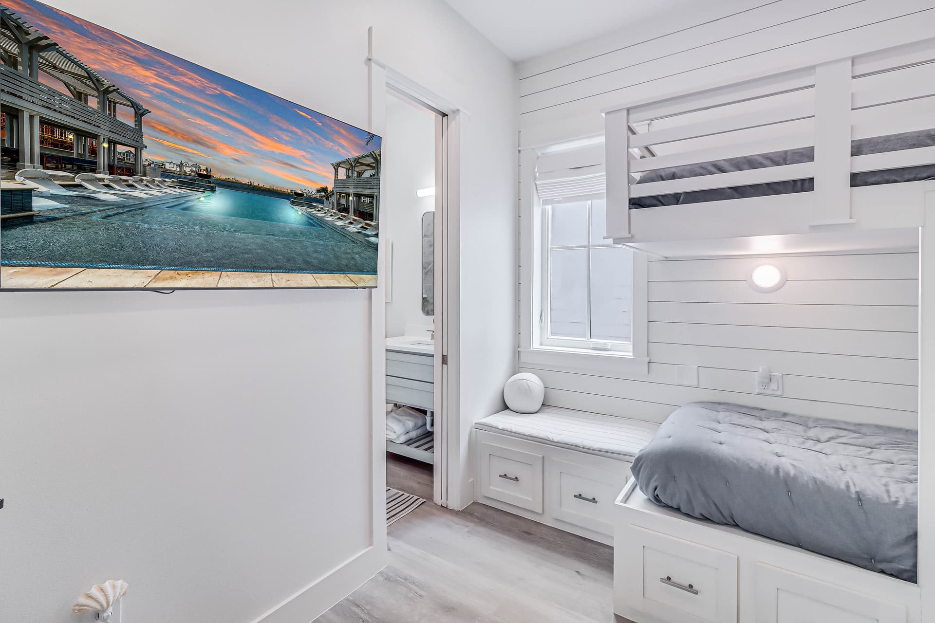 Seascape Escape - Image 32