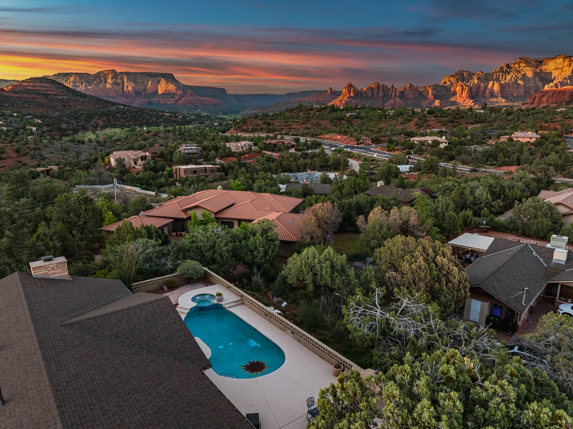 Chimney Rock Trail House - Image 21