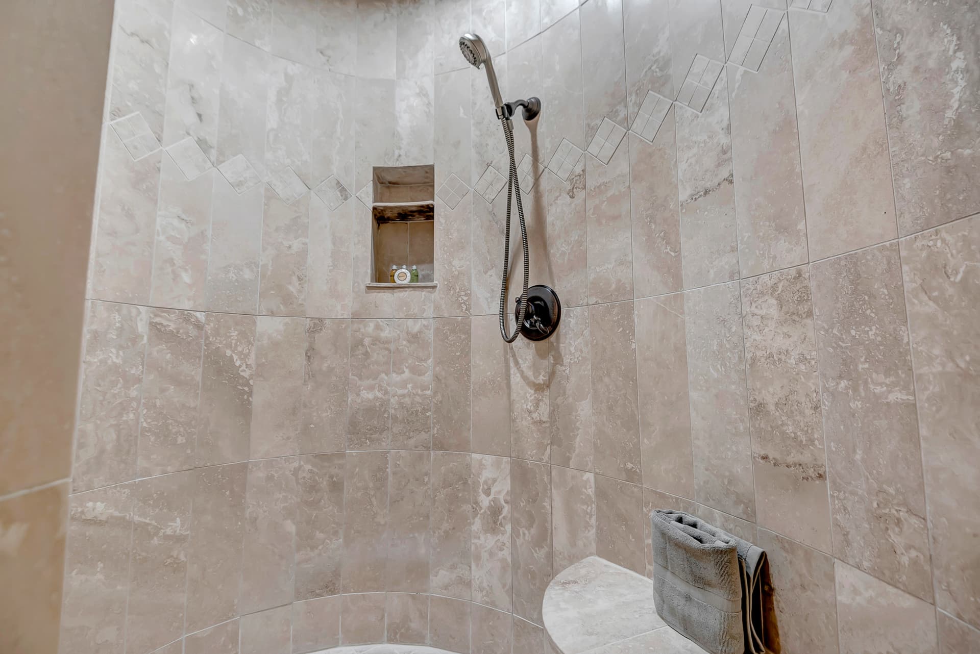 Chimney Rock Trail House - Image 18