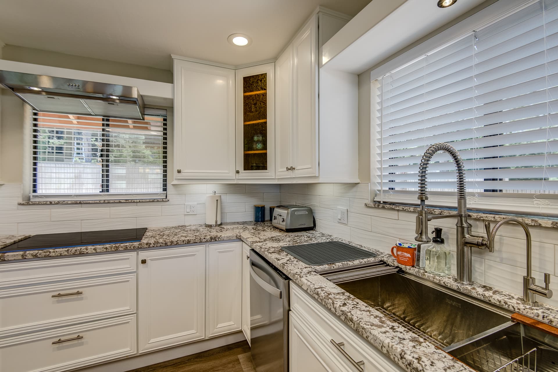 Dream Estate - Image 19