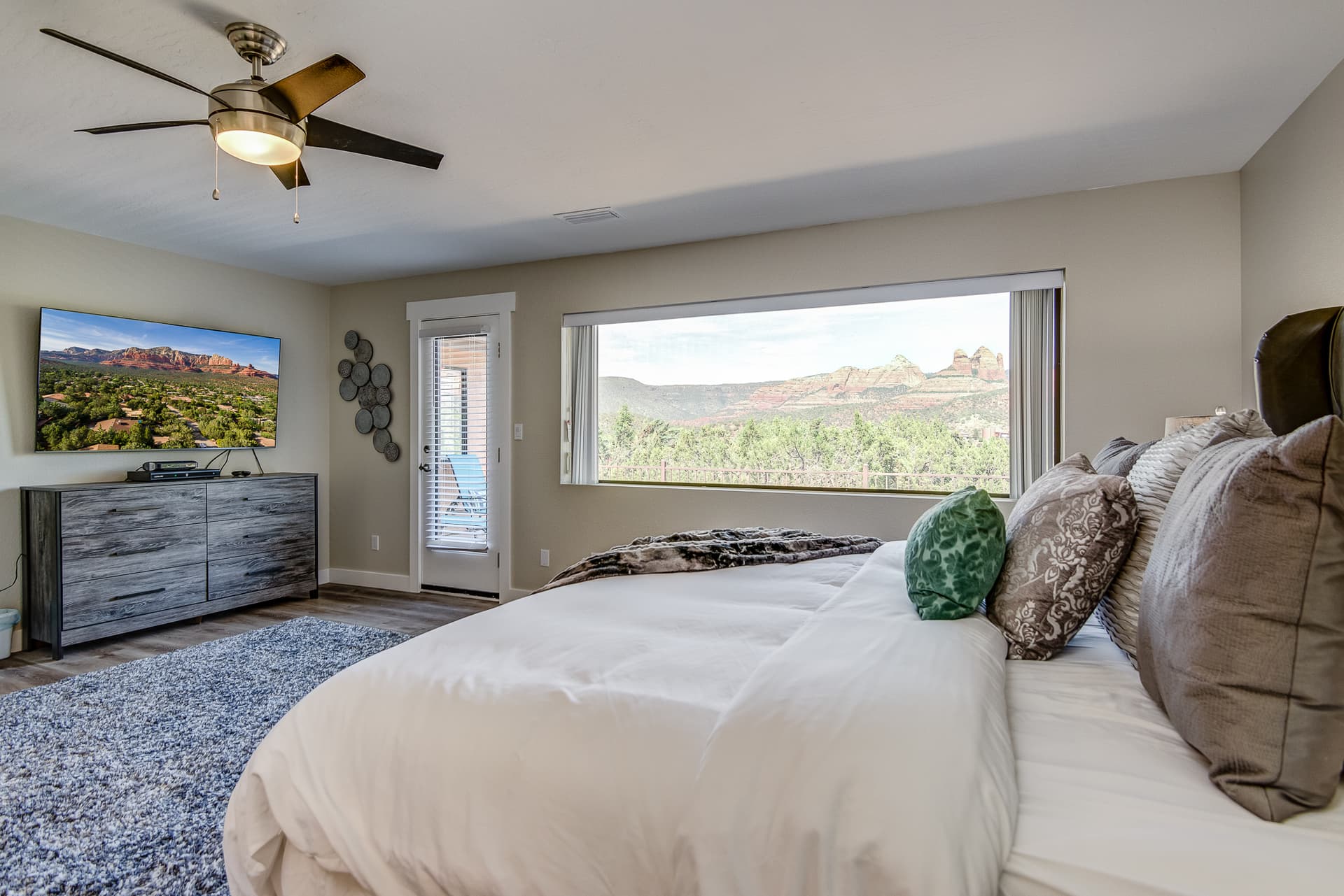 Dream Estate - Image 26