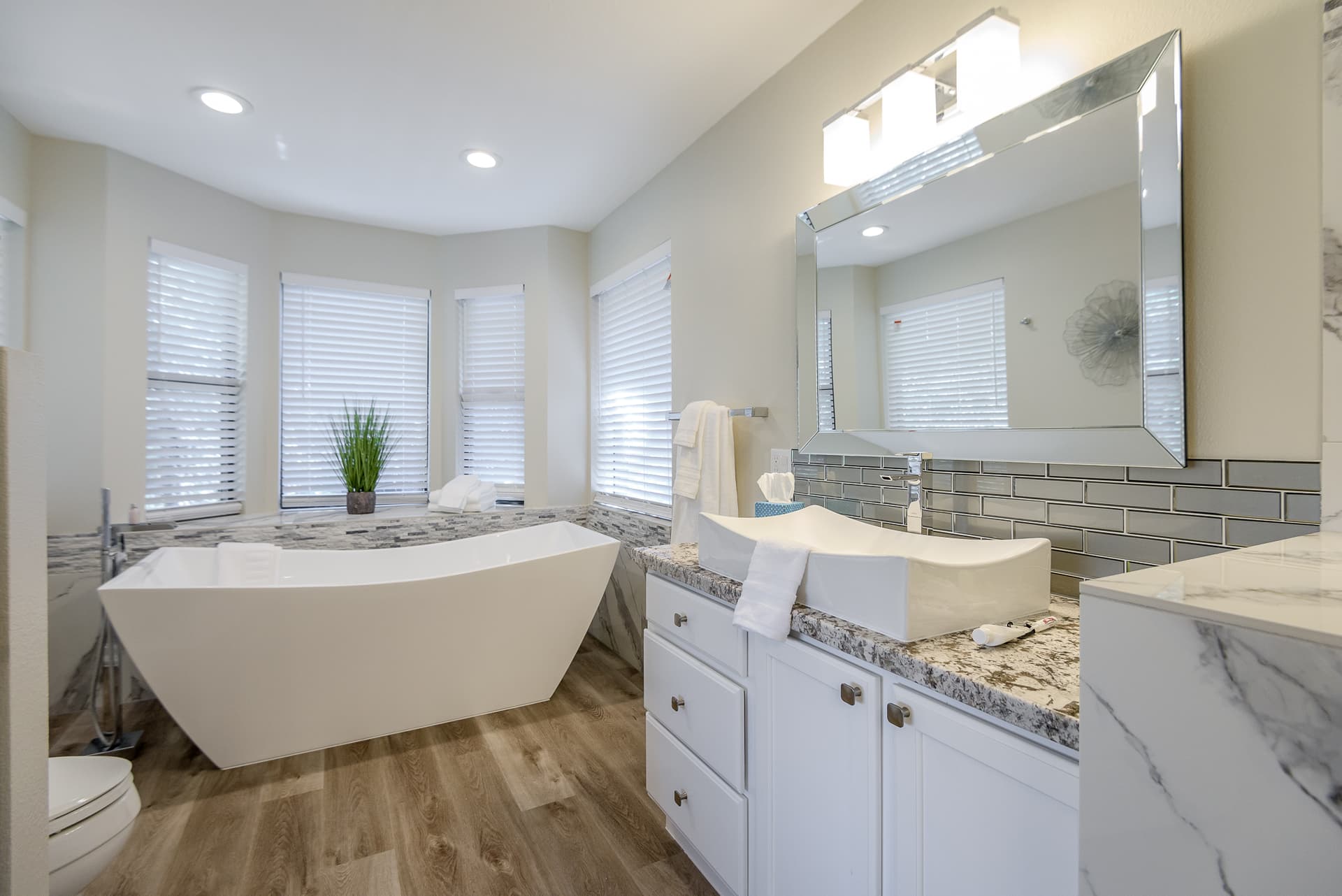 Dream Estate - Image 38