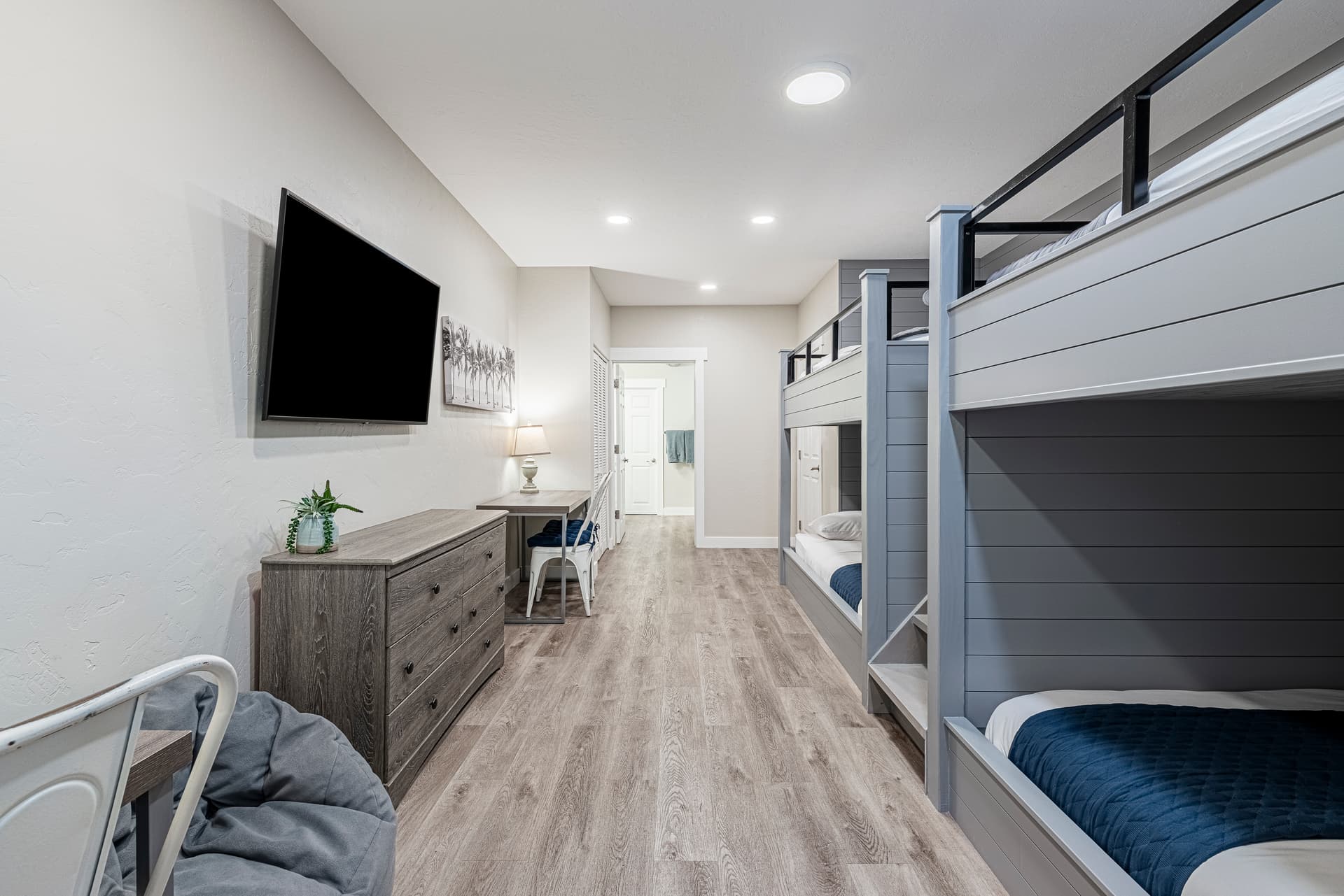 Dream Estate - Image 32