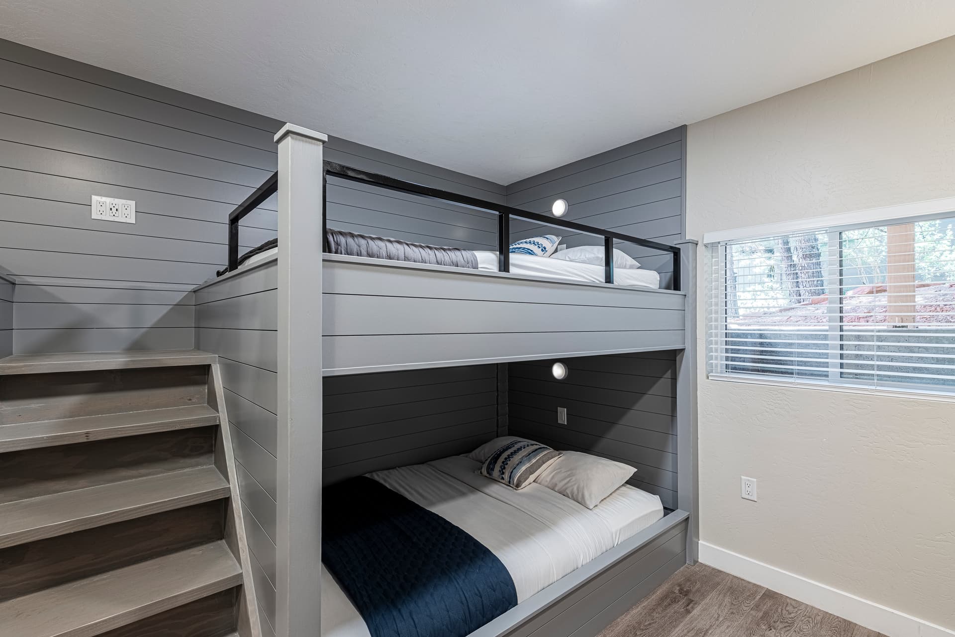 Dream Estate - Image 35