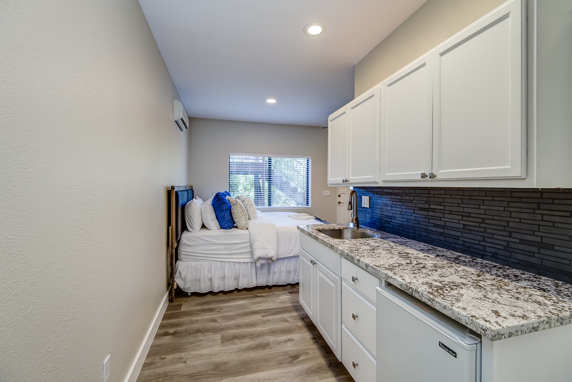 Dream Estate - Image 49