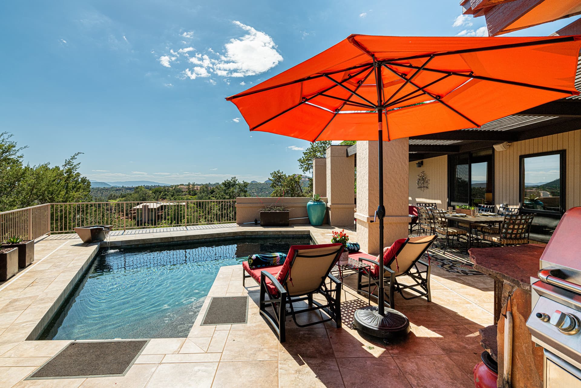 Uptown House of Views - Image 2