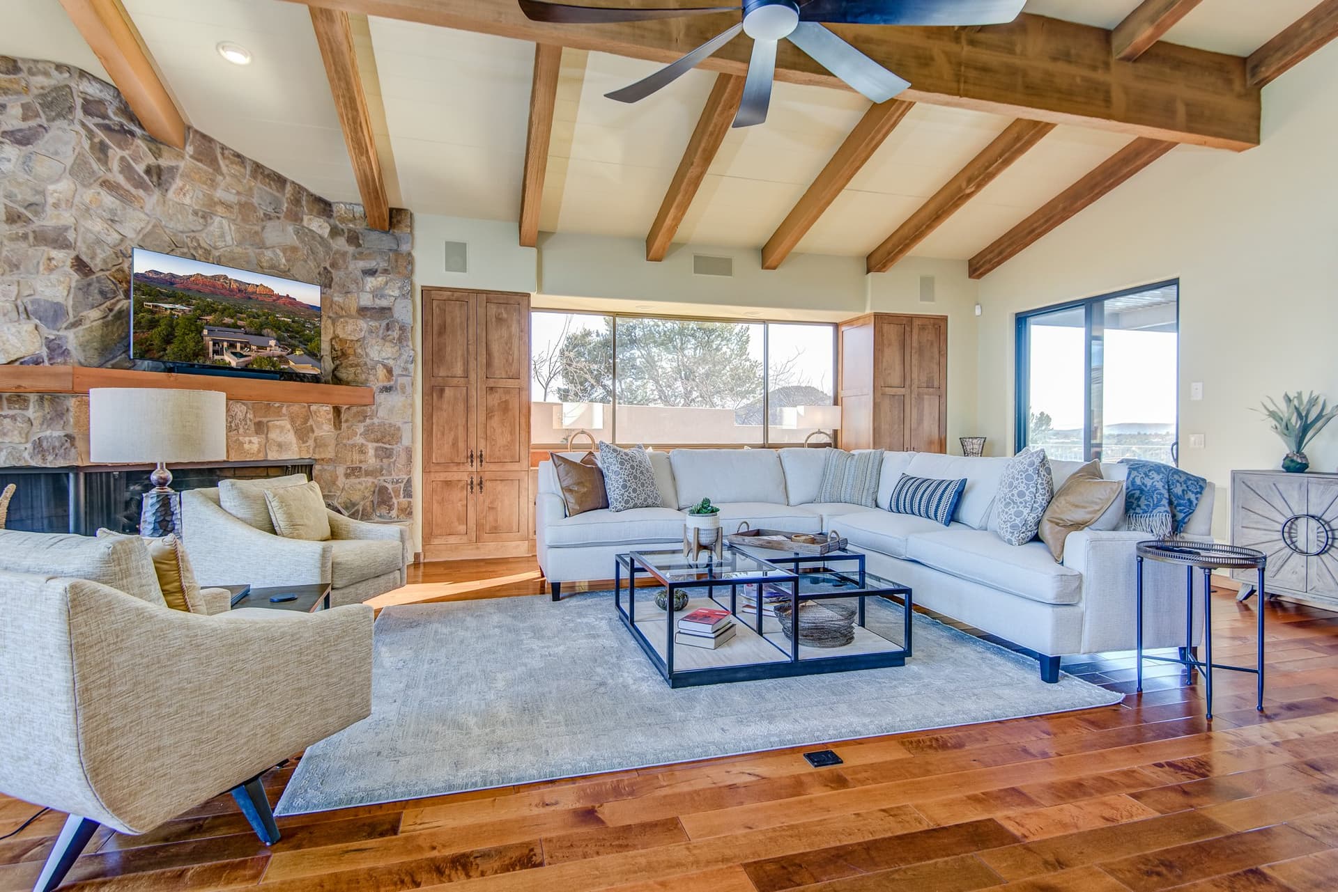 Uptown House of Views - Image 4