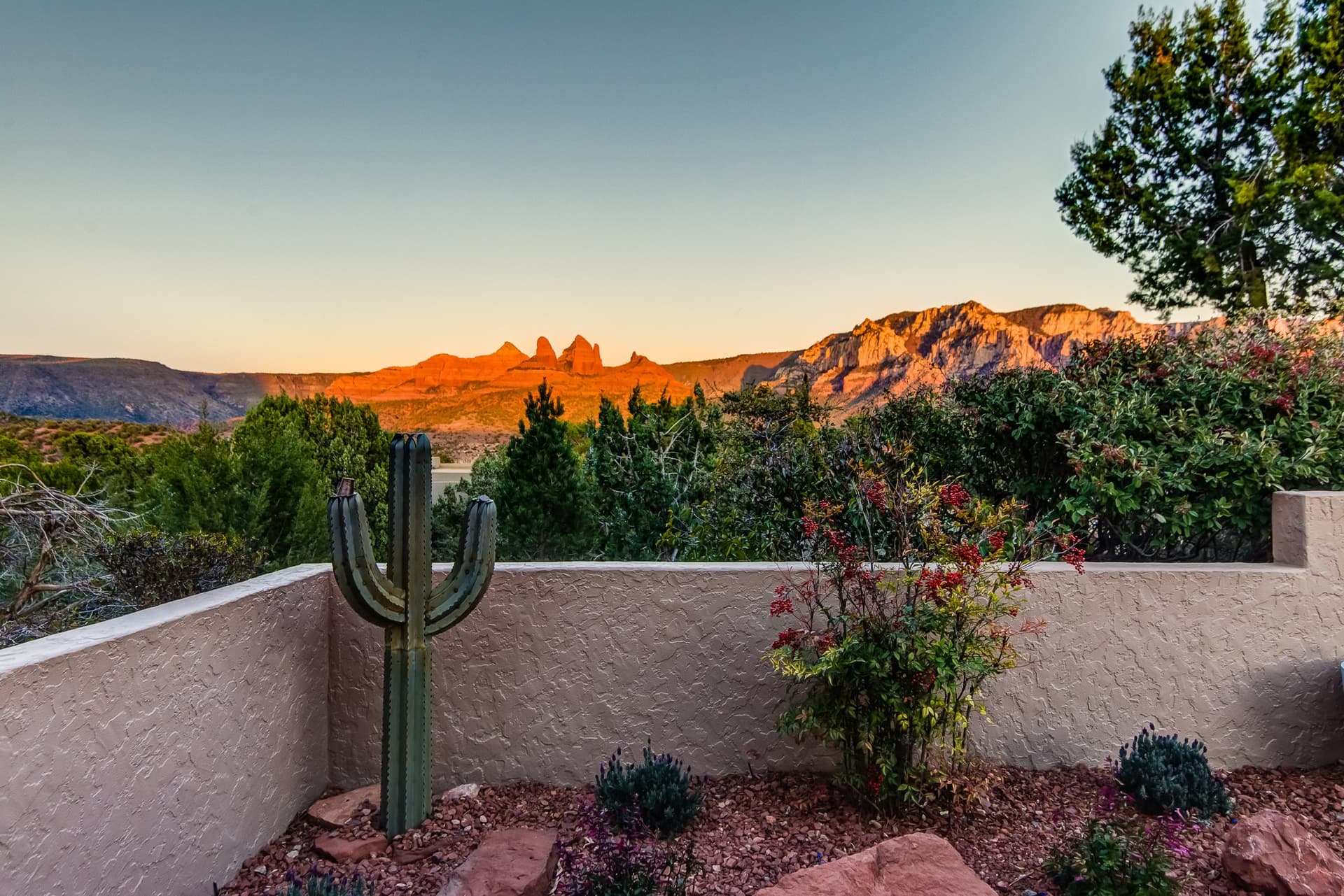 Uptown House of Views - Image 3