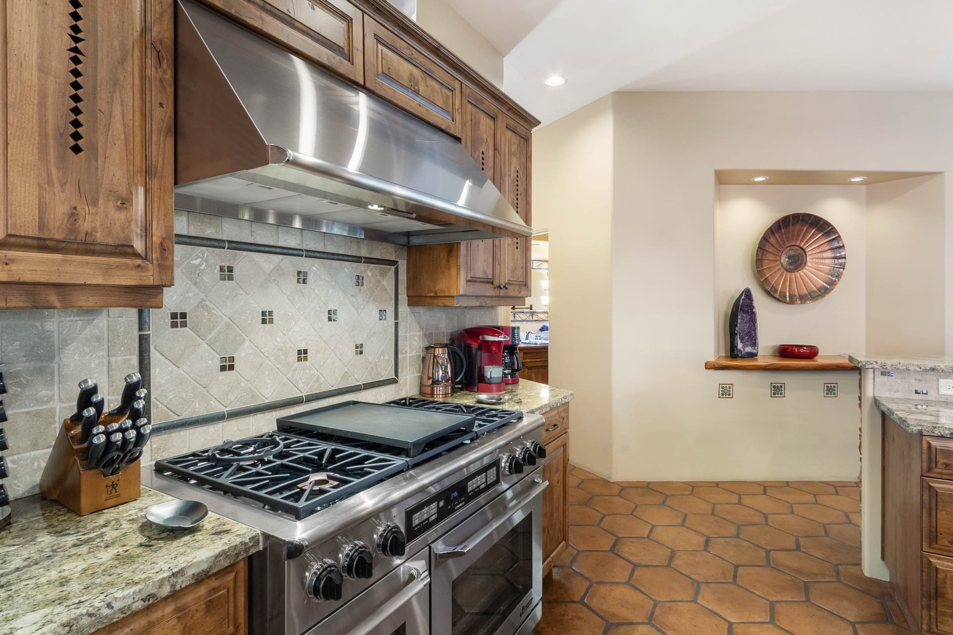 Wild Horse Hacienda - Image 10